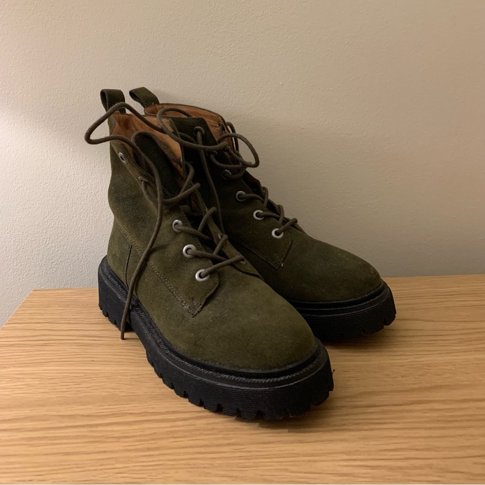 Madewell The Rayna Lace-Up Lugsole Boot in Suede (Cargo Green)